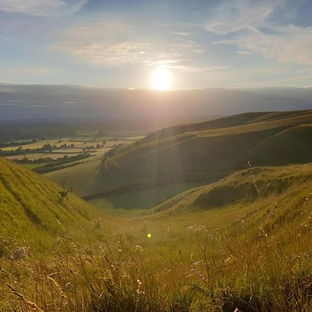 Moors Wood Relaxing ,Tranquil Retreat With Hot Tub Villa Chippenham  Dış mekan fotoğraf