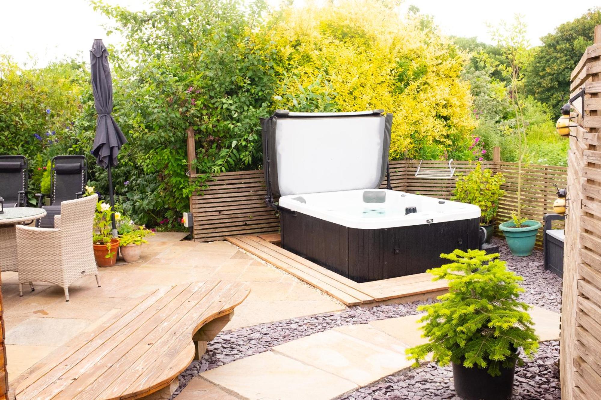Moors Wood Relaxing ,Tranquil Retreat With Hot Tub Villa Chippenham  Dış mekan fotoğraf