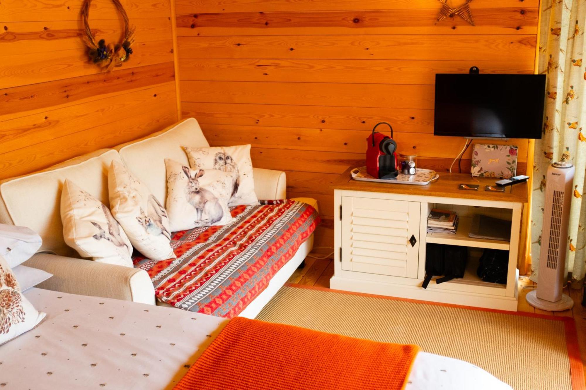 Moors Wood Relaxing ,Tranquil Retreat With Hot Tub Villa Chippenham  Dış mekan fotoğraf