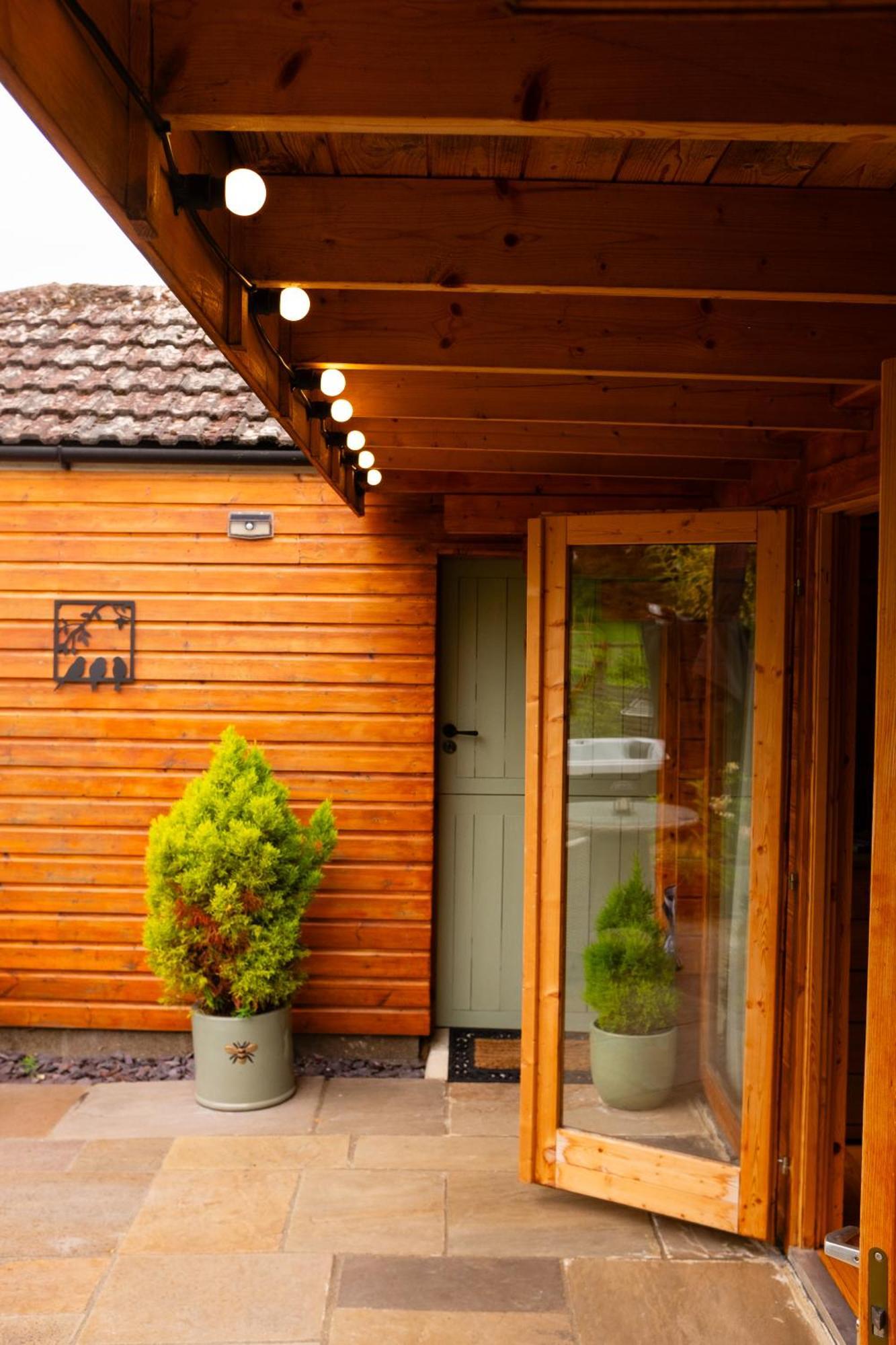 Moors Wood Relaxing ,Tranquil Retreat With Hot Tub Villa Chippenham  Dış mekan fotoğraf