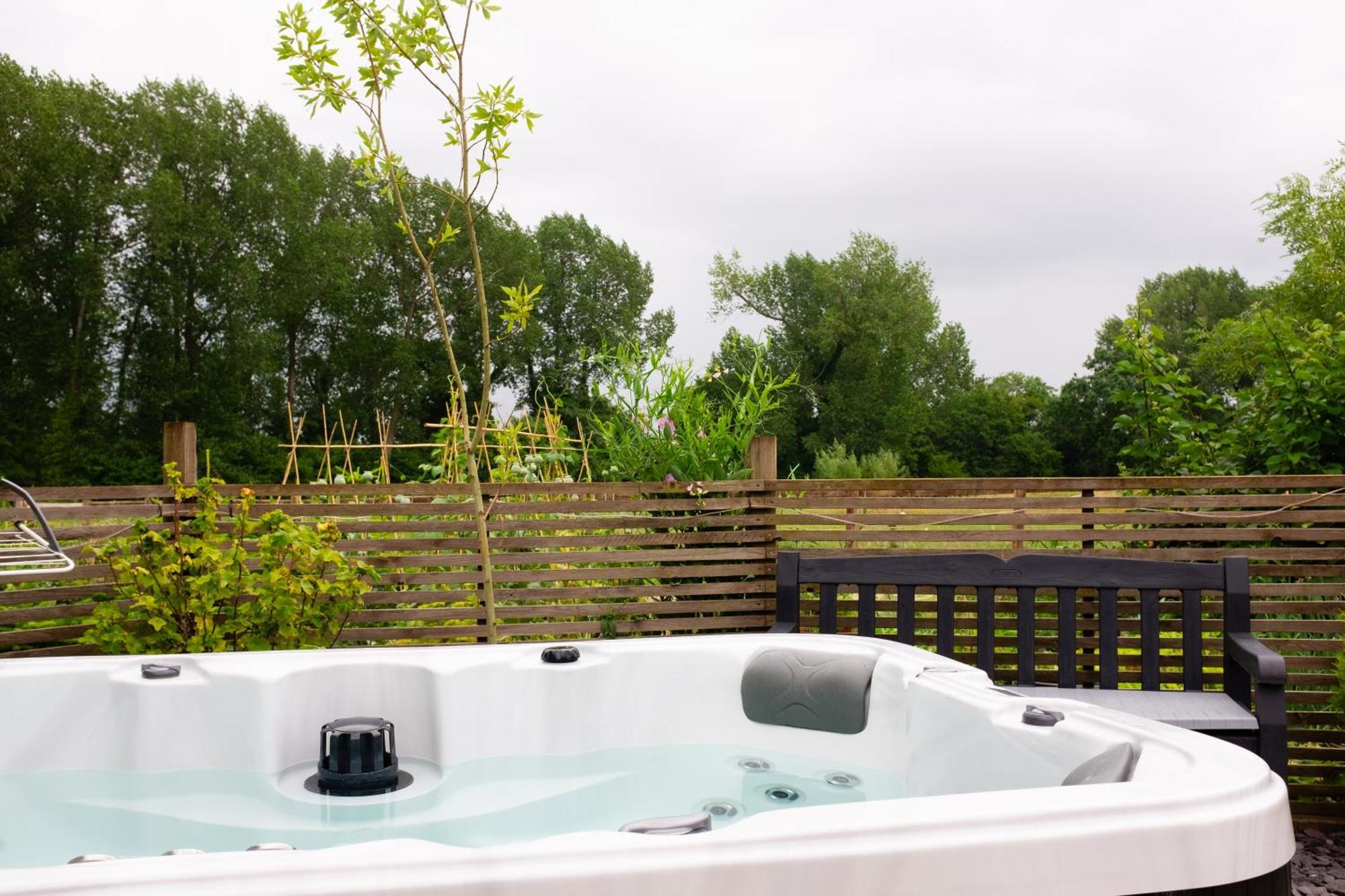 Moors Wood Relaxing ,Tranquil Retreat With Hot Tub Villa Chippenham  Dış mekan fotoğraf